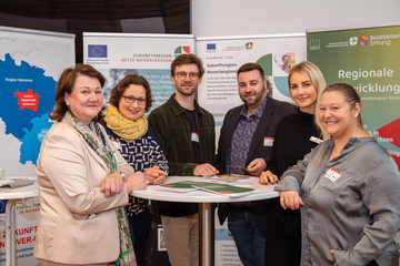 v.l.: Beatrice Büchse und Dörte Wittkugel (beide Zukunftsregion H-Hi), Joscha Bergmann (Zukunftsregion Weserbergland+), Rico Krieger (Zukunftsregion Südniedersachsen), Elvira Ginke und Kathrin Koröde (beide Zukunftsregion Mitte Niedersachsen)