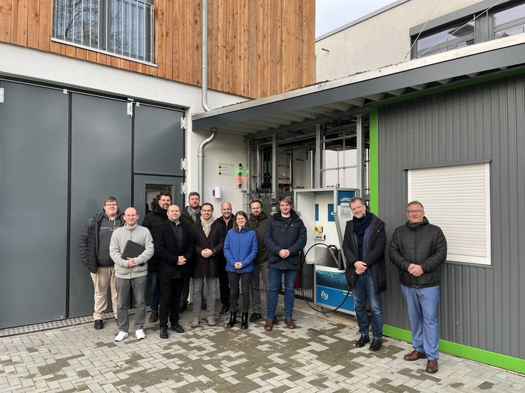 Das Wasserstoffnetzwerk besucht das H2 Labor der Hochschule Hannover.