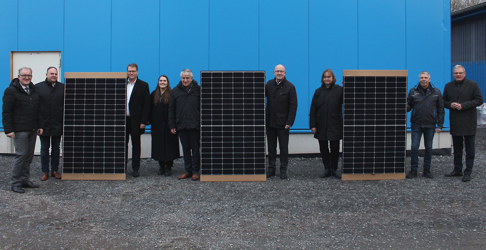 Vertreter des Wasserstoffnetzwerks besuchen die Ahrens Solar- und Dachtechnik GmbH in Bückeburg