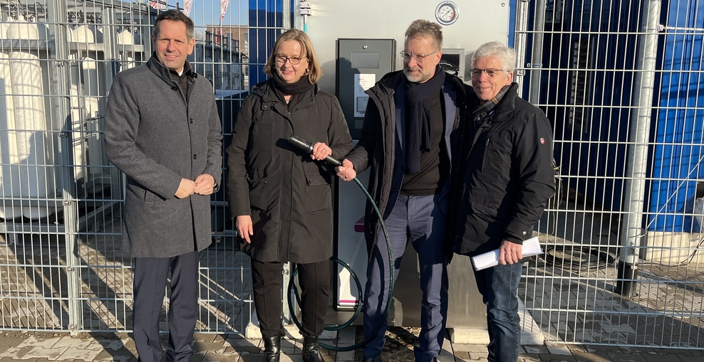 Gruppenbild Wasserstofftankstelle Stadtwerke Nienburg